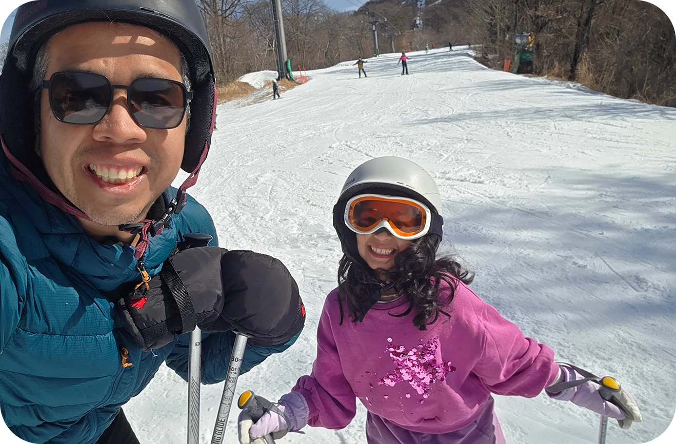 Edo beim Skifahren mit der Familie