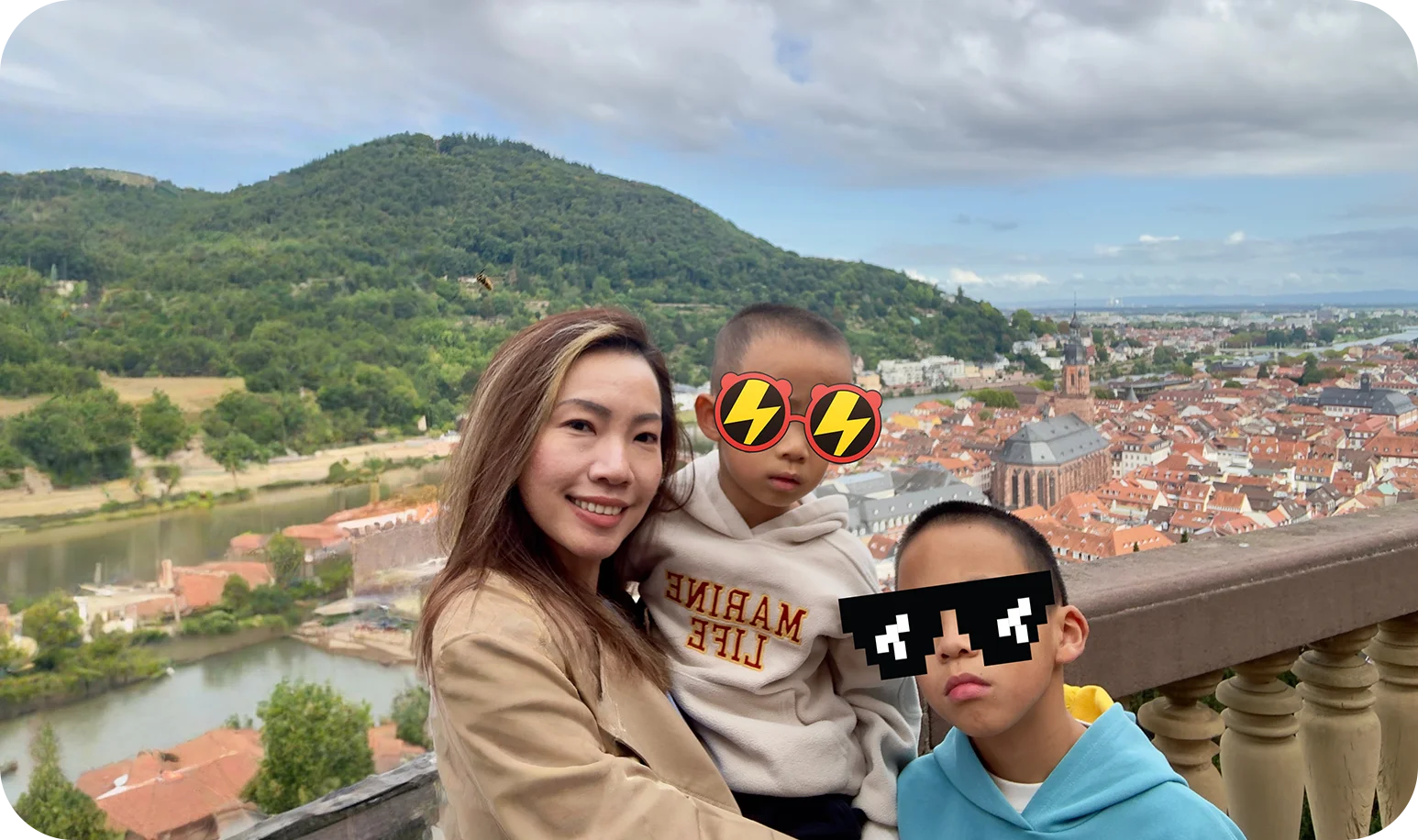 Elisa mit ihrer Familie